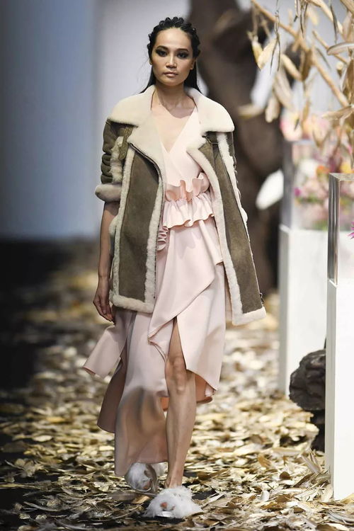 SS19上海时装周MOISELLE预览 于日用百货中邂逅高贵典雅